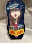 Vtg Noxzema Women Shaver (1 Razor With 2 Cartridges Triple Blades Shower Case). Fixed Price $14.99.