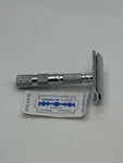 Merkur Travel De Safety Razor With Leather Case Closed Comb. Fixed Price $40.00.