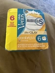 Gillette Venus Comfortglide Coconut 5 Blade X6 Cartridges Razor Womens Plus Olay. Fixed Price $28.00.