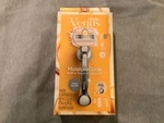 Gillette Venus Moistureglide W/ Touch Of Argan Oil 2 Cartridges Metal Handle. Fixed Price $14.98.