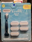 New Gillette Venus Smooth Doux Women's Razor + 5 Cartridges 3 Blades. Fixed Price $12.65.