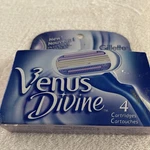 4 Pack Of Gillette Venus Divine Cartridge Refills For Razor Blades New Rare B3. Fixed Price $9.99.