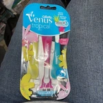 Gillette Venus Tropical Women's Disposable - Single Package Of 3 Razors. Fixed Price $13.90.