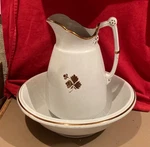 Gorgeous Aj Wilkinson Ironstone Tea Leaf Gold Trim Pitcher & Wash Basin Nice. Fixed Price $99.99.