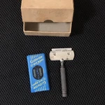 Vintage Wizard Razor Twist Open/close With Gillette Blades.. Fixed Price $24.95.