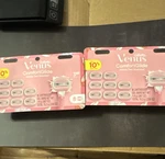 Gillette Venus Comfortglide White Tea Scented Women 3 Blades 8 Cartridges. Fixed Price $34.99.